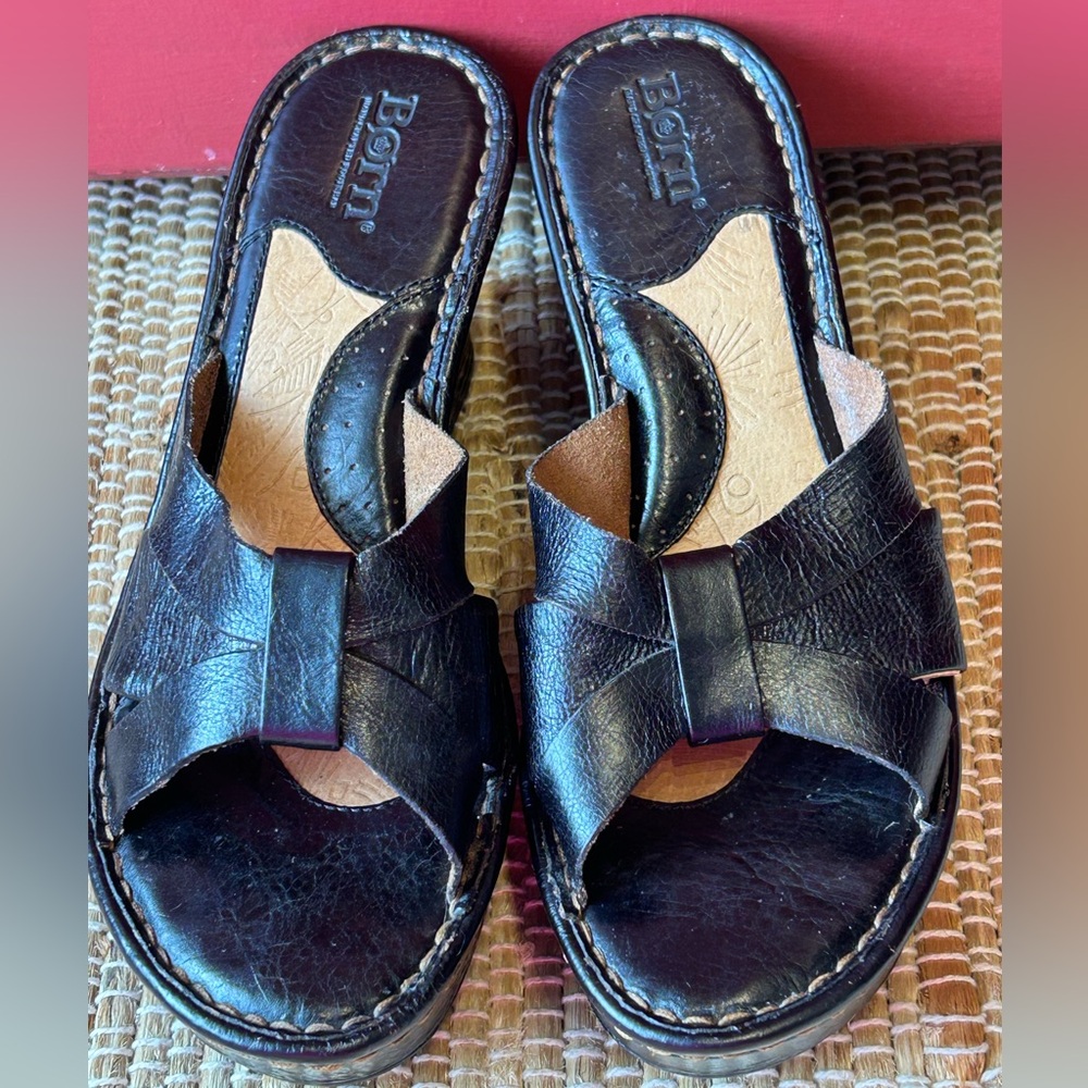 BORN s7 blk leather slide platforms-look NEW-Born quality, comfort, fit & style - Picture 2 of 10